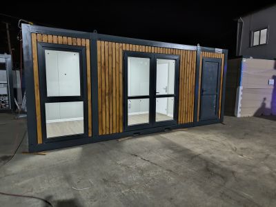 Büro- & Verkaufcontainer mit Holzverkleidung