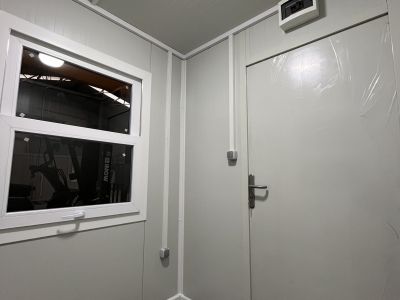 Pförtnerhaus |Personenüberwachung - 150x150 cm