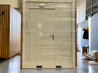 Pförtnerhaus |Personenüberwachung - 150x150 cm