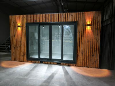 Spezial Holzverkleideter Container 230x500